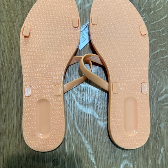 🆕 Old Navy Women's Peach Jelly Sandals - Picture 2 of 3